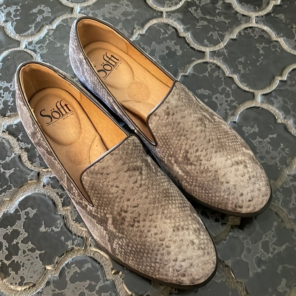 NWOT Size 7.5 Söfft Leather Loafers